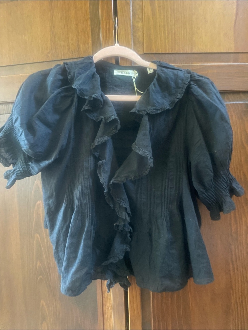 Doen Black Ruffled Puff Sleeve Blouse